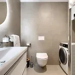Posh - Luxury Apartment