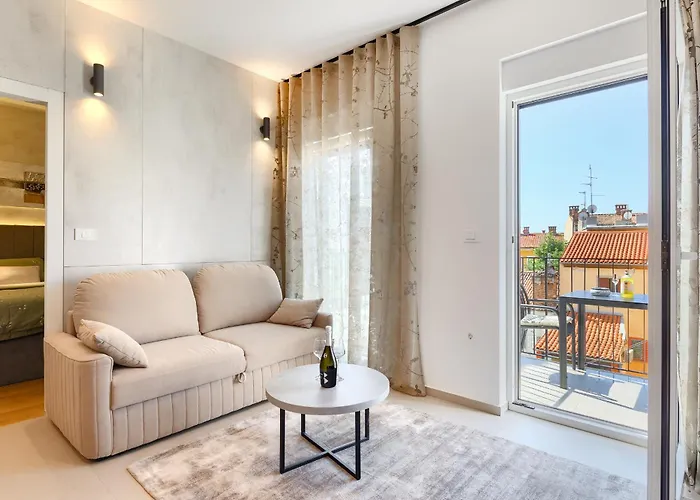 アパート Posh - Luxury プーラ