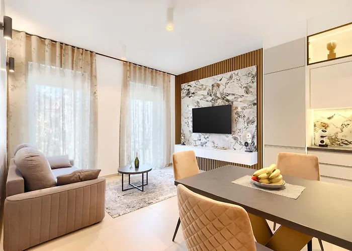 アパート Posh - Luxury プーラ