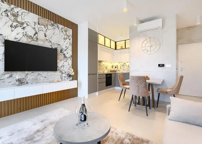 Posh - Luxury * プーラ