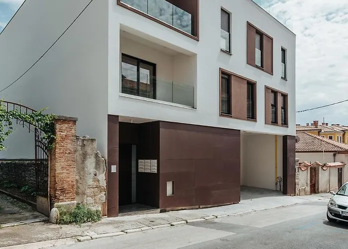 Posh - Luxury アパート プーラ